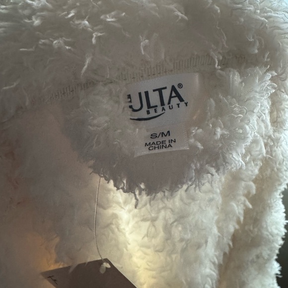 Ulta Robe - Picture 5 of 6
